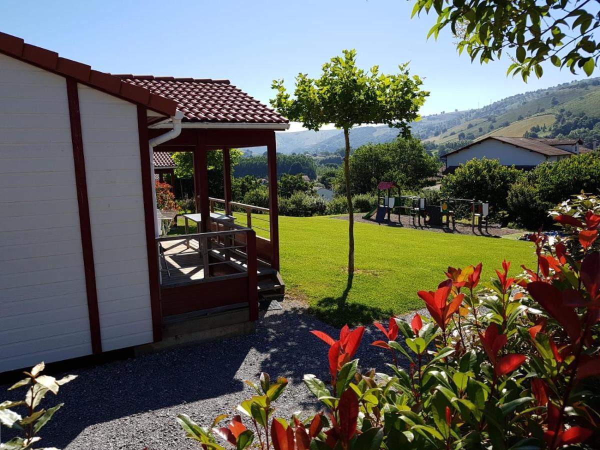 Domaine Chalets Larlapean Saint-Martin-dʼArrossa Екстериор снимка