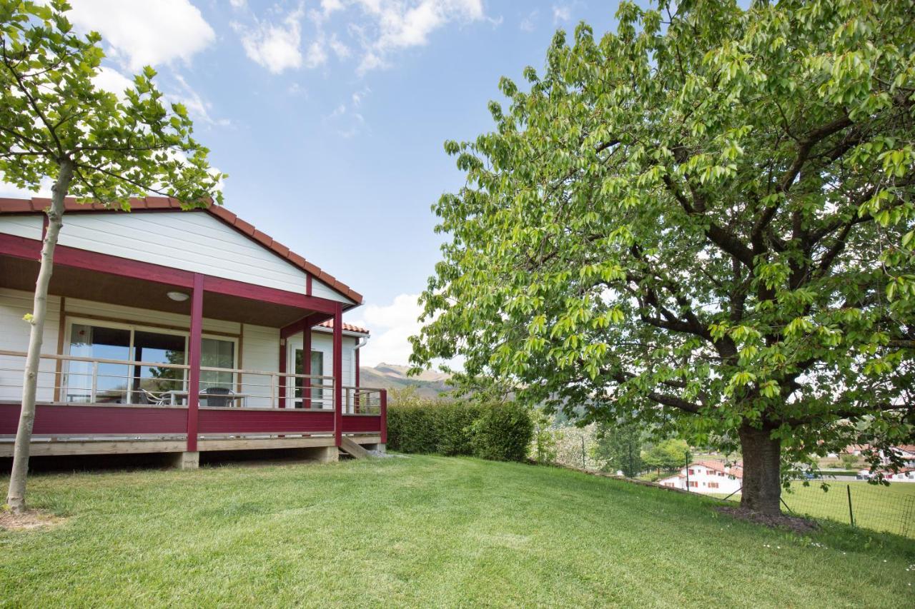 Domaine Chalets Larlapean Saint-Martin-dʼArrossa Екстериор снимка