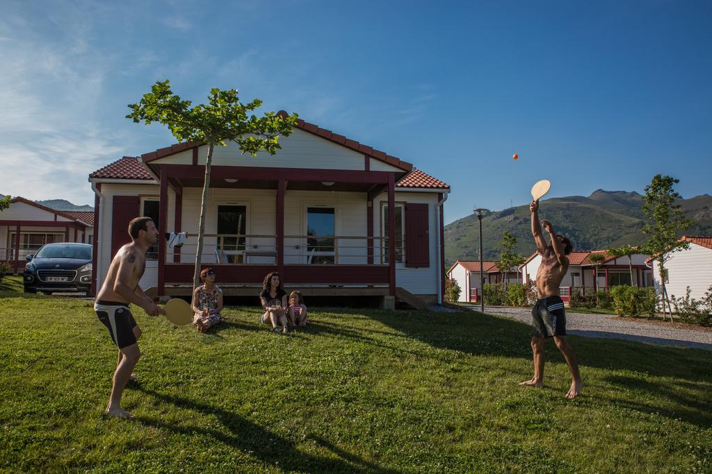 Domaine Chalets Larlapean Saint-Martin-dʼArrossa Екстериор снимка