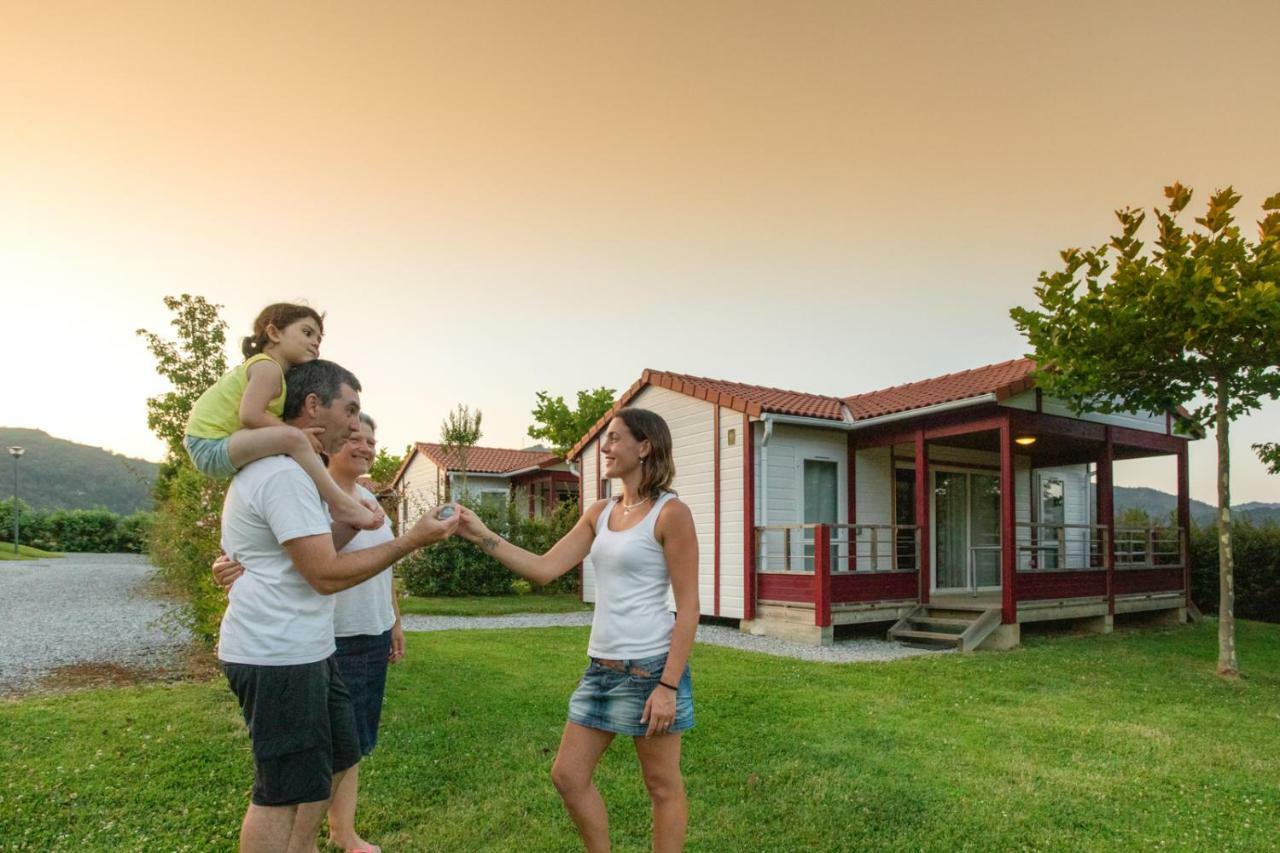 Domaine Chalets Larlapean Saint-Martin-dʼArrossa Екстериор снимка